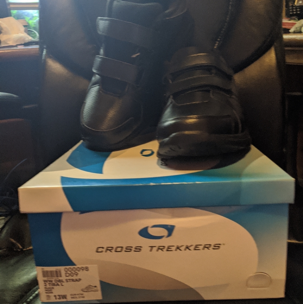 Men's size 13 Wide  tennis shoes